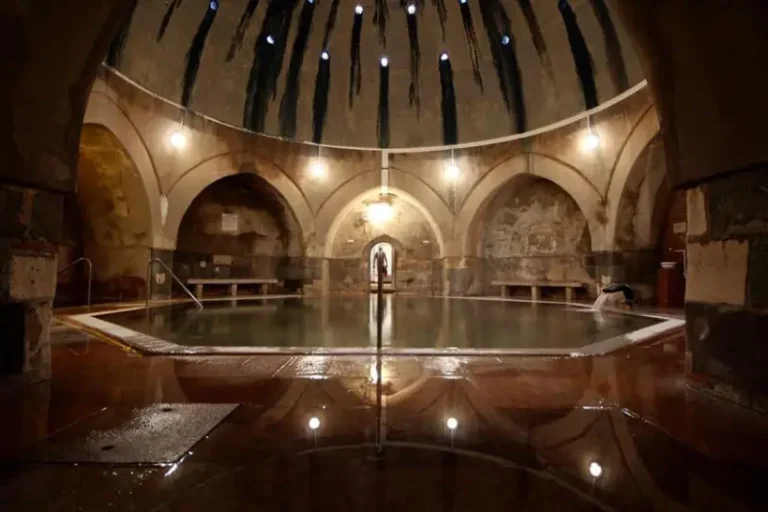מרחצאות קיראי – Király Thermal Bath