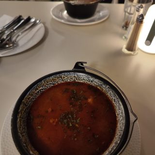 מנזה